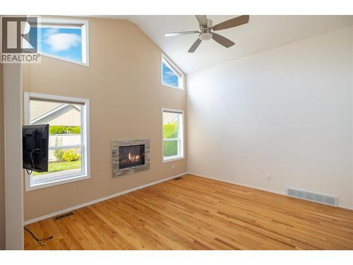 609 Truswell Road Unit# 175, Kelowna, BC - Indoor With Fireplace