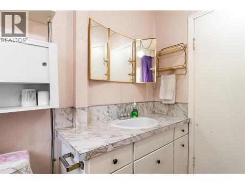 bathroom in between kitchen and dining area - 2602 Blind Bay Road, Blind Bay, BC - Indoor Photo Showing Bathroom