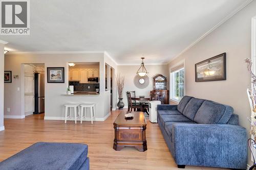3815 Brown Road Unit# 304, West Kelowna, BC - Indoor Photo Showing Living Room