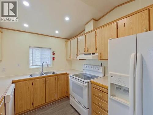 45-6271 Mcandrew Ave, Powell River, BC - Indoor Photo Showing Kitchen With Double Sink
