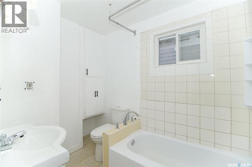 425 Montreal Street, Regina, SK - Indoor Photo Showing Bathroom