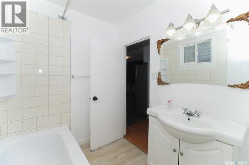 425 Montreal Street, Regina, SK - Indoor Photo Showing Bathroom