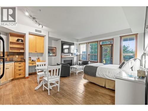 105 Village Centre Court Unit# 321, Vernon, BC - Indoor Photo Showing Bedroom