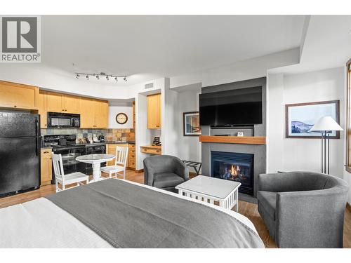 105 Village Centre Court Unit# 321, Vernon, BC - Indoor With Fireplace