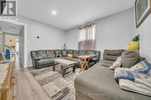 5464 Lewis Avenue, Niagara Falls (Clifton Hill), ON - Indoor Photo Showing Living Room