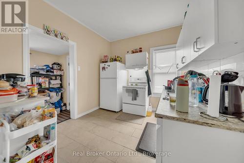 5464 Lewis Avenue, Niagara Falls (Clifton Hill), ON - Indoor Photo Showing Kitchen