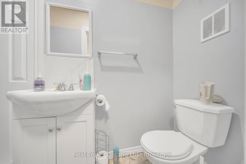 5464 Lewis Avenue, Niagara Falls (Clifton Hill), ON - Indoor Photo Showing Bathroom