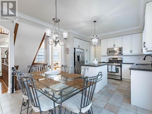 7123 Gillespie Lane, Mississauga, ON - Indoor Photo Showing Dining Room