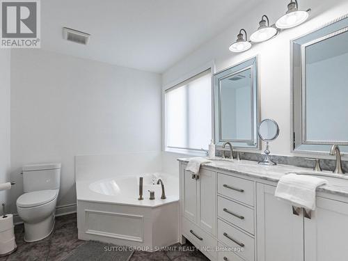 7123 Gillespie Lane, Mississauga, ON - Indoor Photo Showing Bathroom