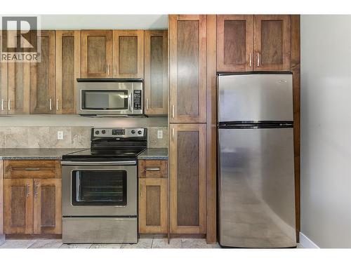 244 Prior Road S, Kelowna, BC - Indoor Photo Showing Kitchen