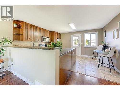 244 Prior Road S, Kelowna, BC - Indoor Photo Showing Kitchen
