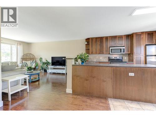 244 Prior Road S, Kelowna, BC - Indoor Photo Showing Kitchen