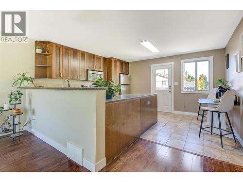 244 Prior Road S, Kelowna, BC - Indoor Photo Showing Kitchen