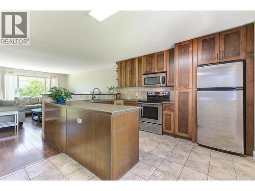 244 Prior Road S, Kelowna, BC - Indoor Photo Showing Kitchen