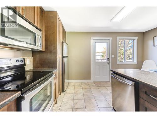 244 Prior Road S, Kelowna, BC - Indoor Photo Showing Kitchen