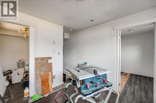 2100 Crestview Crescent, Castlegar, BC - Indoor Photo Showing Other Room