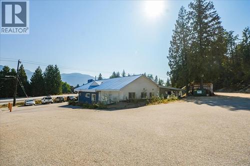 2100 Crestview Crescent, Castlegar, BC - Outdoor