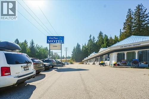 2100 Crestview Crescent, Castlegar, BC - Outdoor