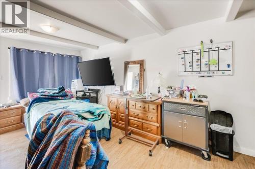 2100 Crestview Crescent, Castlegar, BC - Indoor Photo Showing Bedroom