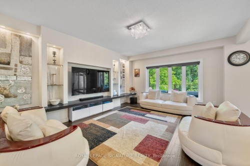 704 Robert Ferrie Drive, Kitchener, ON - Indoor Photo Showing Living Room
