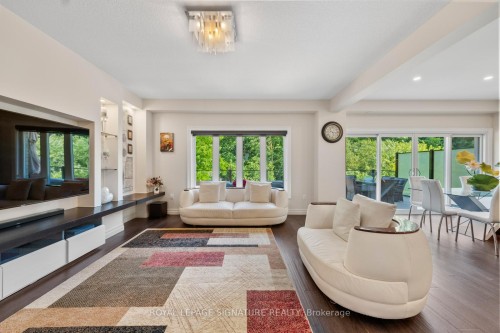 704 Robert Ferrie Drive, Kitchener, ON - Indoor Photo Showing Living Room