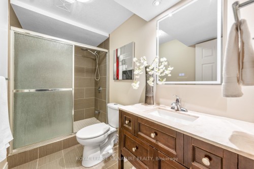 704 Robert Ferrie Drive, Kitchener, ON - Indoor Photo Showing Bathroom