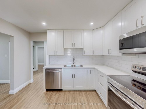 22 Sherwood Avenue, Kitchener, ON - Indoor Photo Showing Kitchen With Stainless Steel Kitchen With Double Sink With Upgraded Kitchen