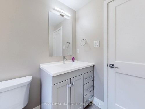 22 Sherwood Avenue, Kitchener, ON - Indoor Photo Showing Bathroom