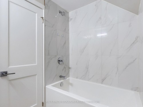 22 Sherwood Avenue, Kitchener, ON - Indoor Photo Showing Bathroom