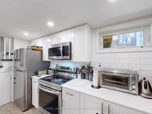 22 Sherwood Avenue, Kitchener, ON - Indoor Photo Showing Kitchen