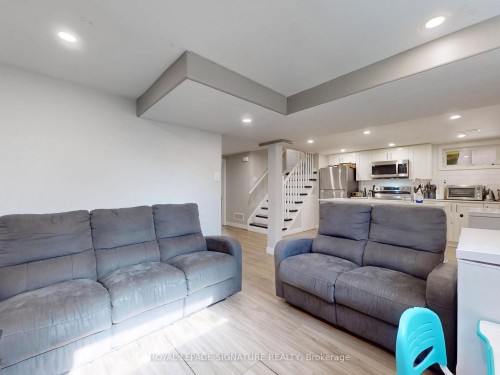22 Sherwood Avenue, Kitchener, ON - Indoor Photo Showing Living Room