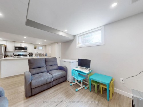 22 Sherwood Avenue, Kitchener, ON - Indoor