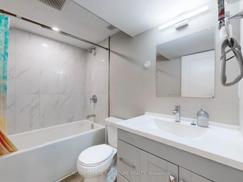 22 Sherwood Avenue, Kitchener, ON - Indoor Photo Showing Bathroom