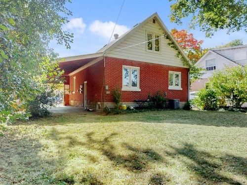 22 Sherwood Avenue, Kitchener, ON - Outdoor