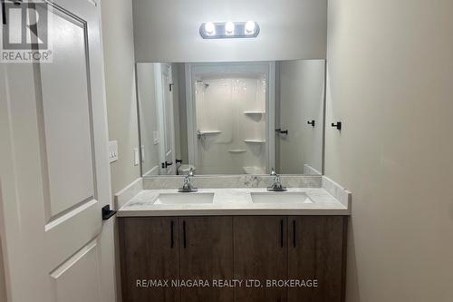 Primary Ensuite Bathroom - Unit 4 - 17 Keystone Trail, Welland (Lincoln/Crowland), ON 