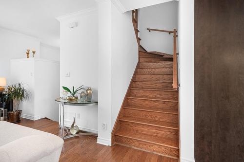 Escalier - 10 Crois. Mirabel, Dollard-Des-Ormeaux, QC 