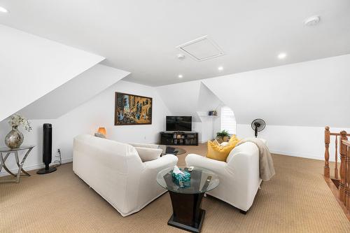 Salle familiale - 10 Crois. Mirabel, Dollard-Des-Ormeaux, QC 