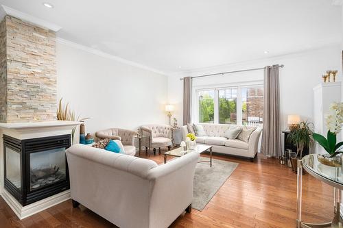 Salon - 10 Crois. Mirabel, Dollard-Des-Ormeaux, QC 