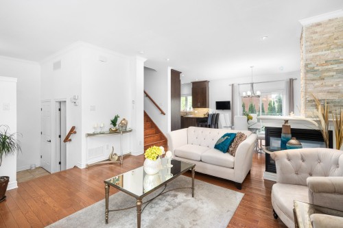 Salon - 10Z Crois. Mirabel, Dollard-Des-Ormeaux, QC - Indoor Photo Showing Living Room