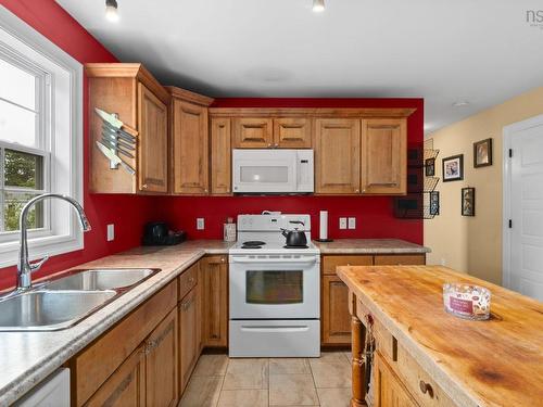 28 Forest Hill Road, Bridgewater, NS 