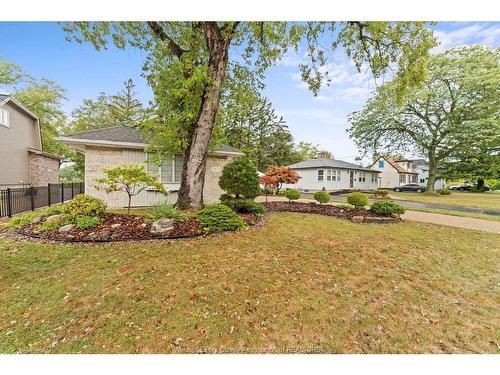 726 Roseland Drive South, Windsor, ON 