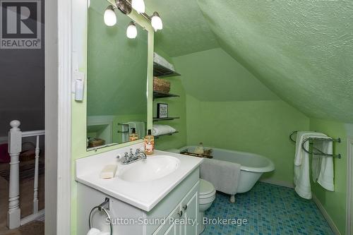 449 5Th Avenue E, Owen Sound, ON - Indoor Photo Showing Bathroom