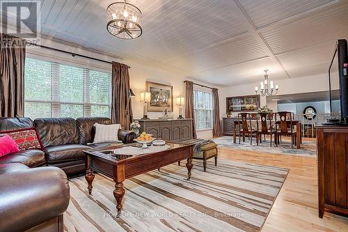 38 Audubon Way, Georgina, ON - Indoor Photo Showing Living Room