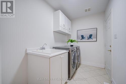 15 Sisley Crescent, Vaughan, ON - Indoor Photo Showing Laundry Room