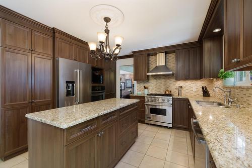 Cuisine - 21 Boul. Caza, Notre-Dame-De-L'Île-Perrot, QC - Indoor Photo Showing Kitchen With Upgraded Kitchen