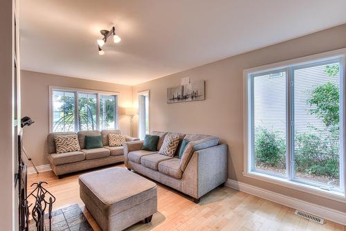 Salon - 14 Crois. Léo-Paul-Desrosiers, Notre-Dame-De-L'Île-Perrot, QC - Indoor Photo Showing Living Room