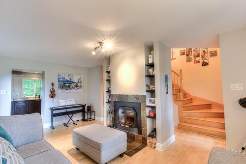 Salon - 14 Crois. Léo-Paul-Desrosiers, Notre-Dame-De-L'Île-Perrot, QC - Indoor Photo Showing Living Room With Fireplace