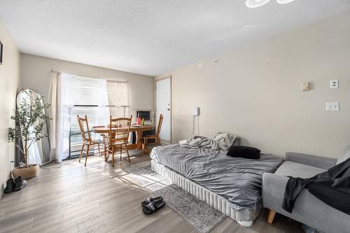 301-2802 Grandview Heights, Merritt, BC - Indoor Photo Showing Other Room