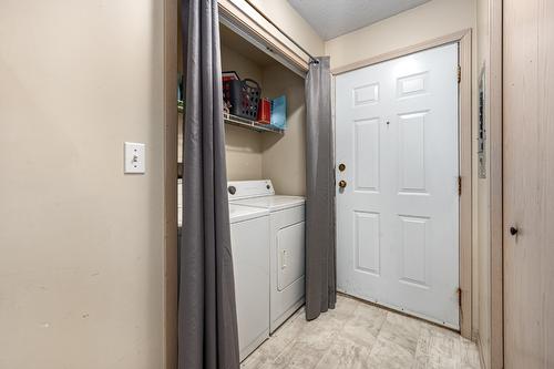 301-2802 Grandview Heights, Merritt, BC - Indoor Photo Showing Laundry Room
