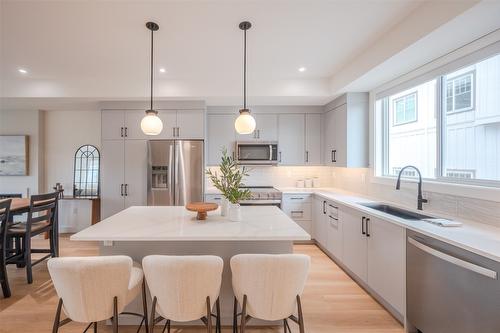 106-770 Argyle Street, Penticton, BC - Indoor Photo Showing Other Room